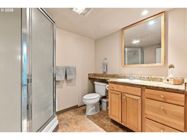 24420 Se HOFFMEISTER Rd, Damascus, OR 97089