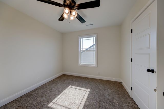 2038 Jackie Lorraine Dr, Clarksville, TN 37042