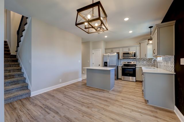 2038 Jackie Lorraine Dr, Clarksville, TN 37042