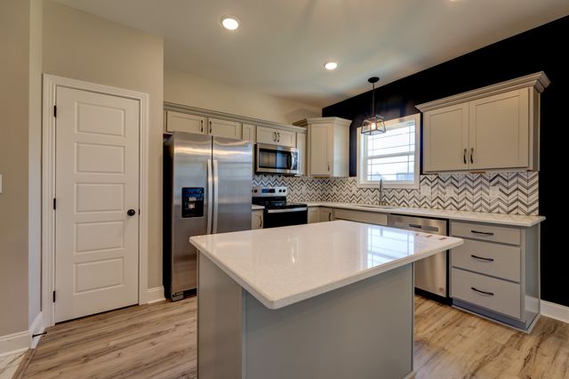 2038 Jackie Lorraine Dr, Clarksville, TN 37042