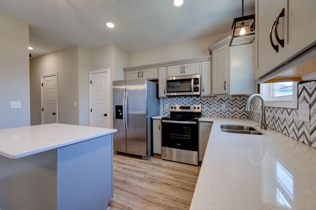 2038 Jackie Lorraine Dr, Clarksville, TN 37042