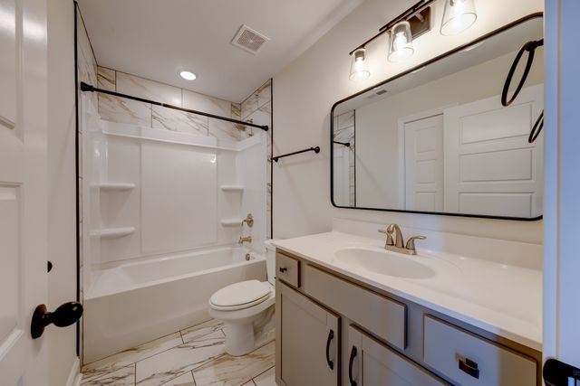 2038 Jackie Lorraine Dr, Clarksville, TN 37042