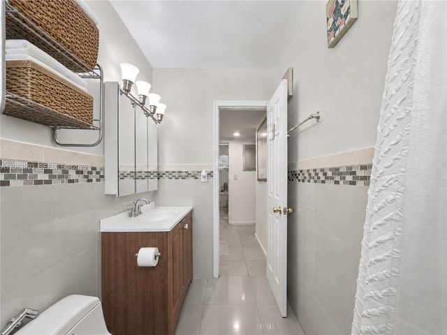 11271 SW 176th St, Miami, FL 33157