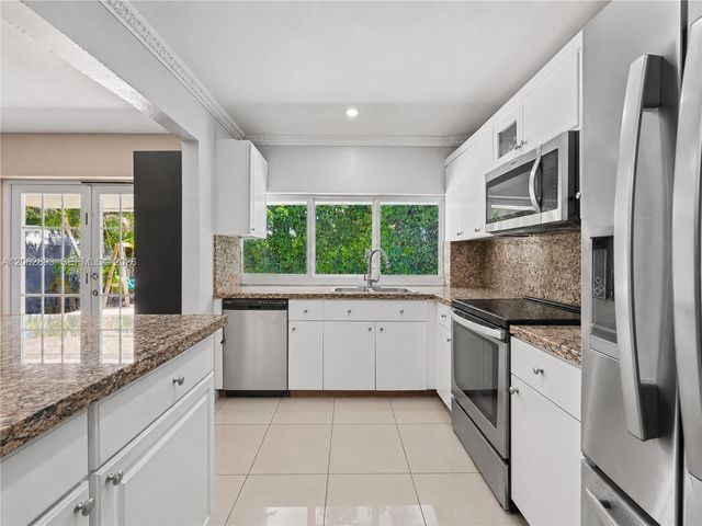 11271 SW 176th St, Miami, FL 33157