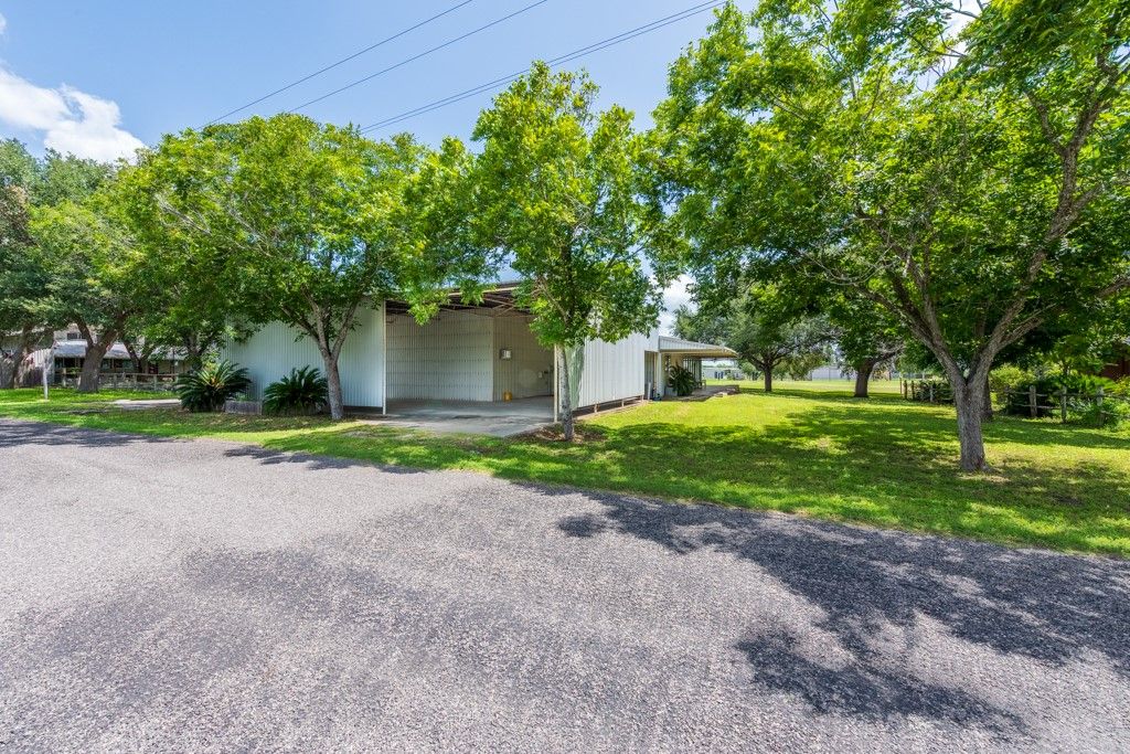 570 Ranger Dr, Sandia, TX 78383