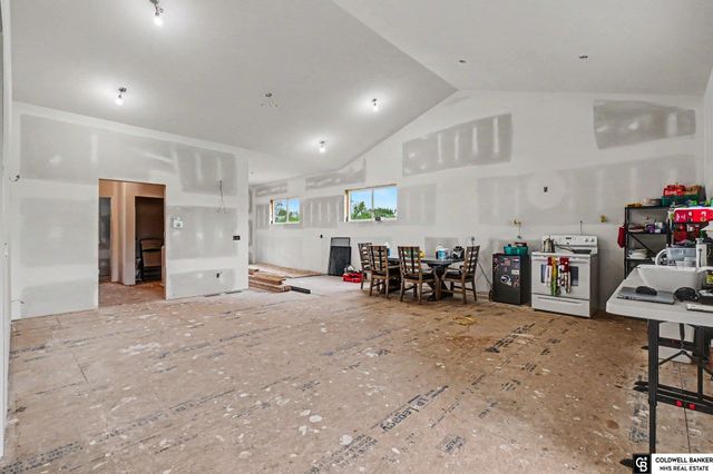 1929 Beaver Lake Boulevard, Plattsmouth, NE 68048