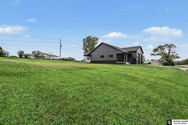 1929 Beaver Lake Boulevard, Plattsmouth, NE 68048