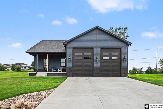 1929 Beaver Lake Boulevard, Plattsmouth, NE 68048