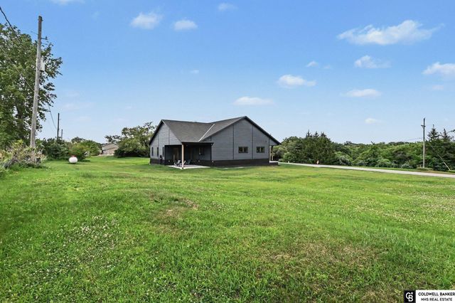 1929 Beaver Lake Boulevard, Plattsmouth, NE 68048