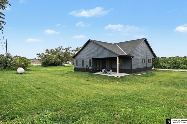 1929 Beaver Lake Boulevard, Plattsmouth, NE 68048
