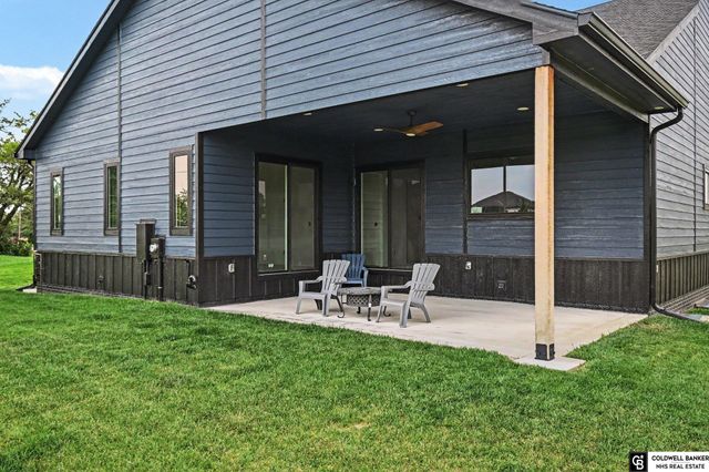 1929 Beaver Lake Boulevard, Plattsmouth, NE 68048