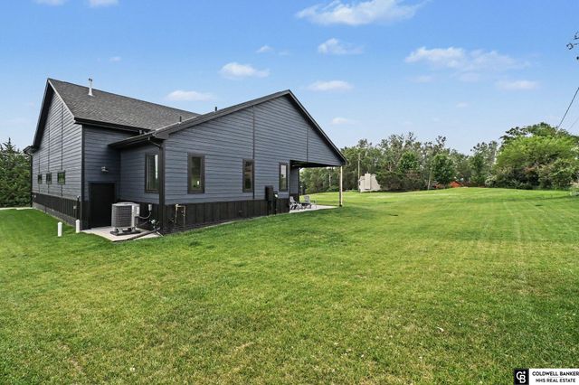 1929 Beaver Lake Boulevard, Plattsmouth, NE 68048