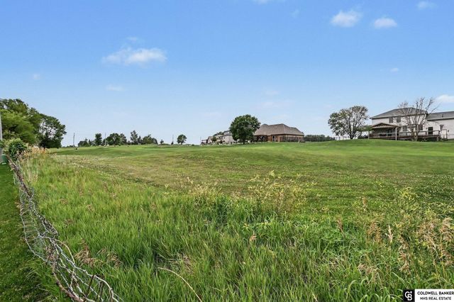 1929 Beaver Lake Boulevard, Plattsmouth, NE 68048