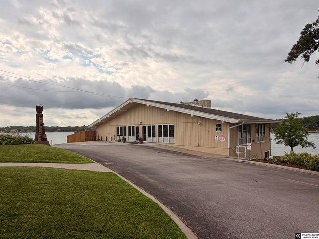 1929 Beaver Lake Boulevard, Plattsmouth, NE 68048
