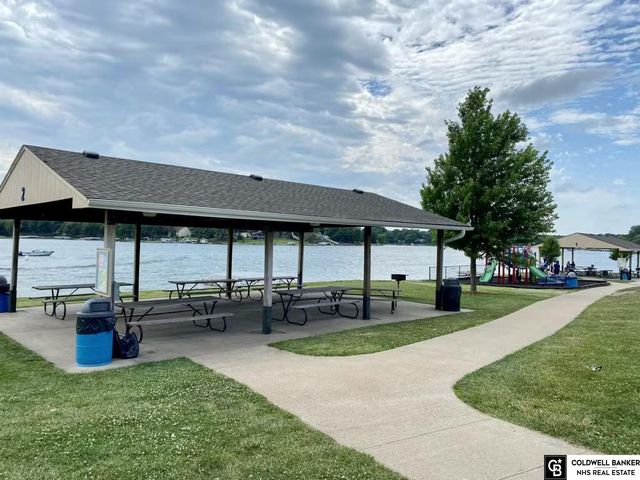 1929 Beaver Lake Boulevard, Plattsmouth, NE 68048