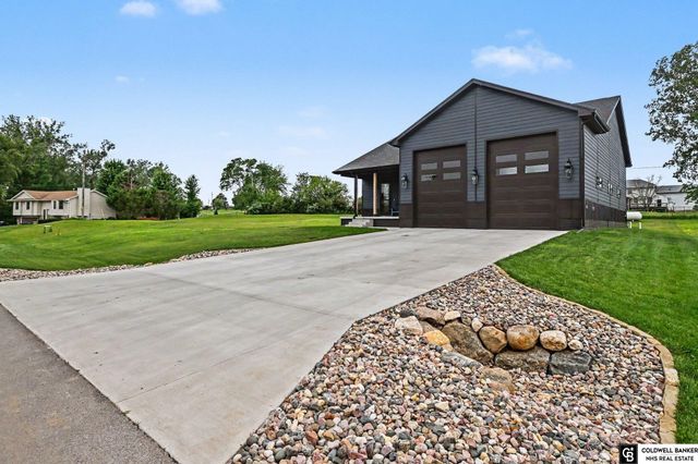 1929 Beaver Lake Boulevard, Plattsmouth, NE 68048
