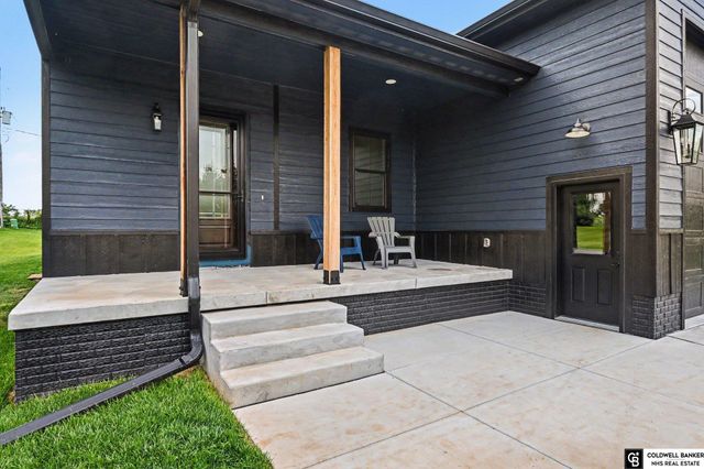 1929 Beaver Lake Boulevard, Plattsmouth, NE 68048