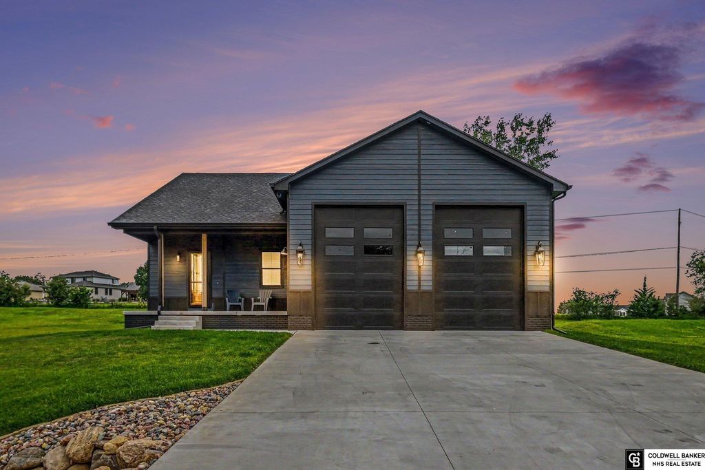 1929 Beaver Lake Boulevard, Plattsmouth, NE 68048