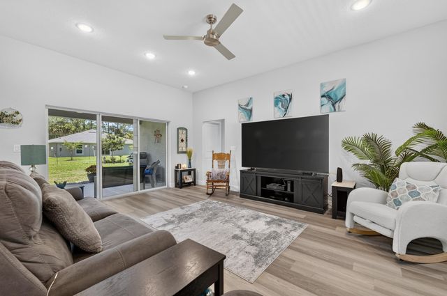 70 Parkway Dr, Palm Coast, FL 32164
