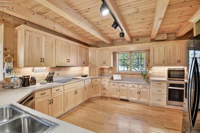 16727 Pitts Road, Wellington, OH 44090
