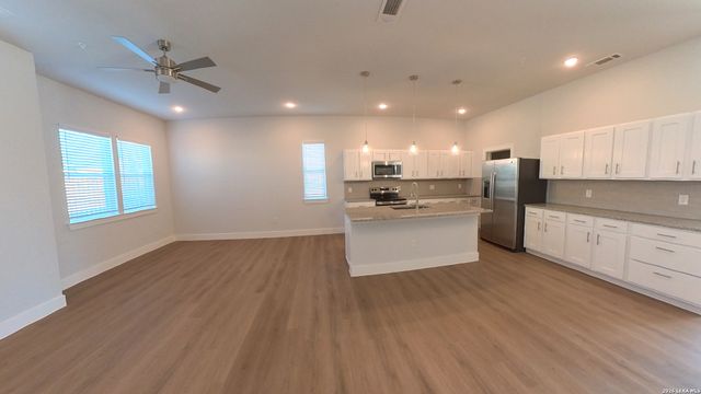 330 E Carson St Apt 1203, San Antonio, TX 78208