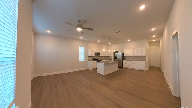 330 E Carson St Apt 1203, San Antonio, TX 78208