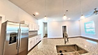 330 E Carson St Apt 1203, San Antonio, TX 78208