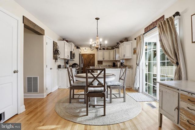 6083 JENNIFER LN, Spring Grove, PA 17362