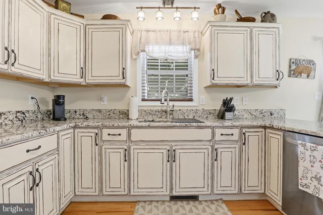 6083 JENNIFER LN, Spring Grove, PA 17362