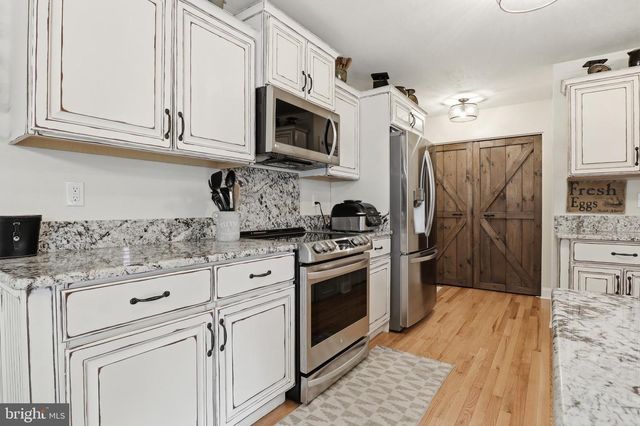 6083 JENNIFER LN, Spring Grove, PA 17362