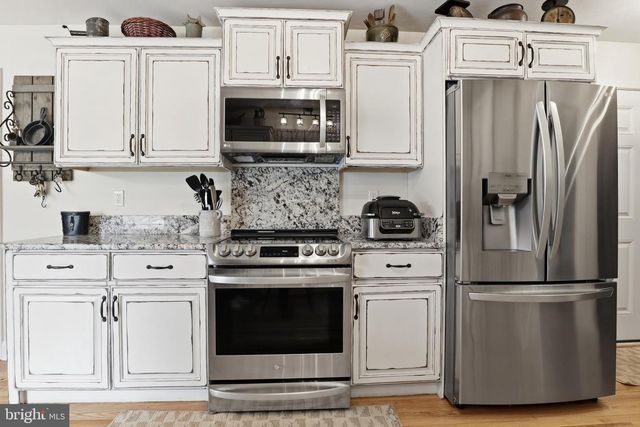 6083 JENNIFER LN, Spring Grove, PA 17362