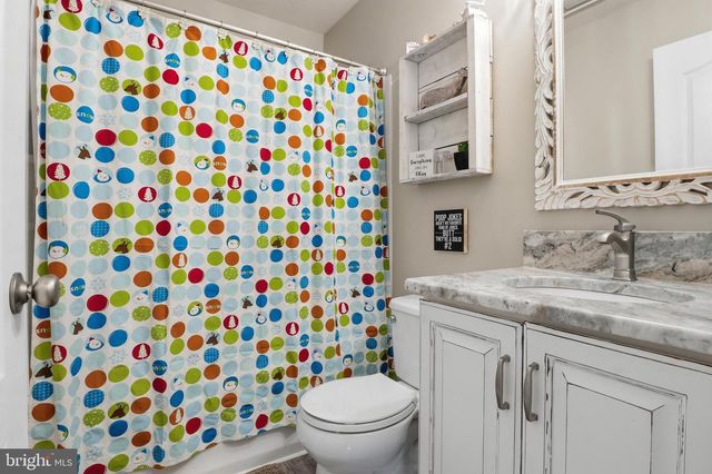 6083 JENNIFER LN, Spring Grove, PA 17362