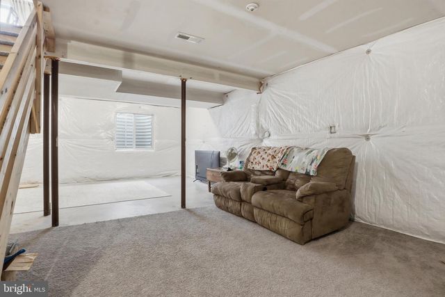 6083 JENNIFER LN, Spring Grove, PA 17362