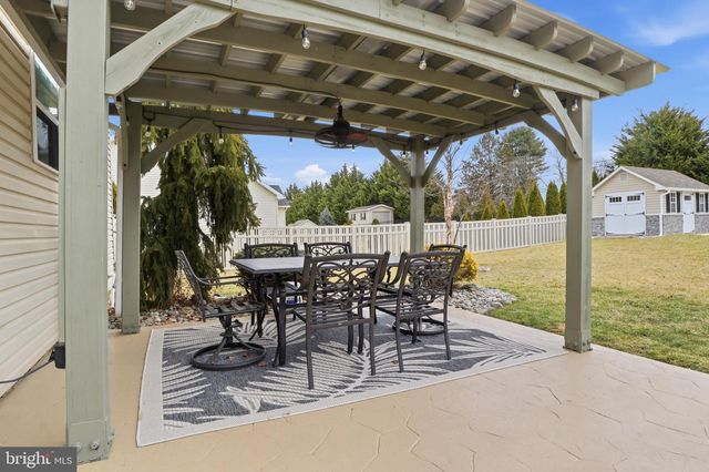 6083 JENNIFER LN, Spring Grove, PA 17362