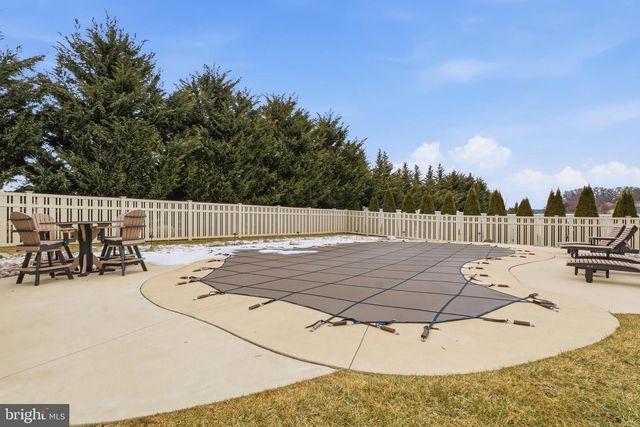 6083 JENNIFER LN, Spring Grove, PA 17362