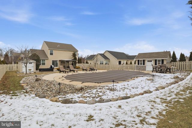 6083 JENNIFER LN, Spring Grove, PA 17362