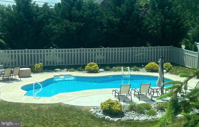 6083 JENNIFER LN, Spring Grove, PA 17362