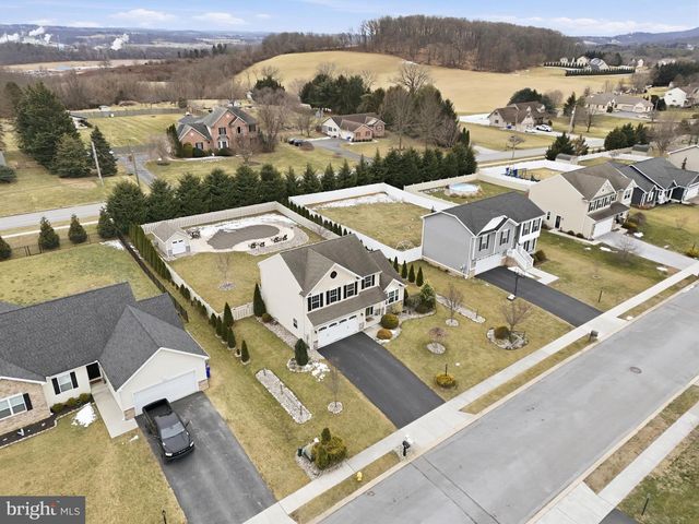 6083 JENNIFER LN, Spring Grove, PA 17362