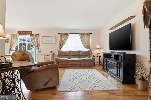 6083 JENNIFER LN, Spring Grove, PA 17362