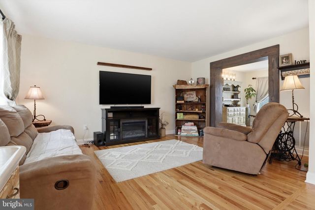 6083 JENNIFER LN, Spring Grove, PA 17362