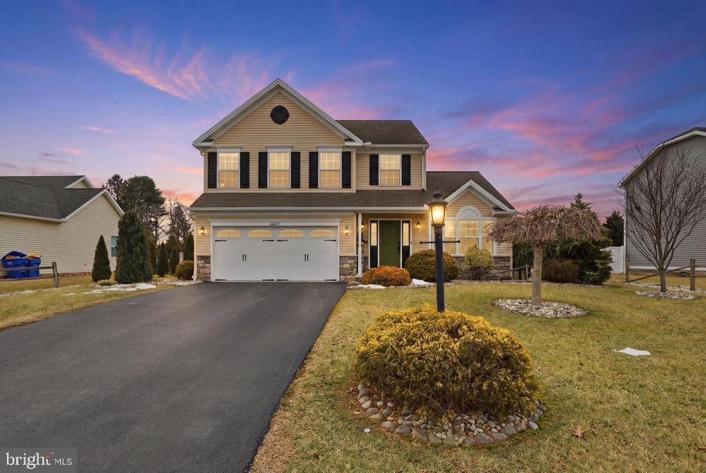 6083 JENNIFER LN, Spring Grove, PA 17362