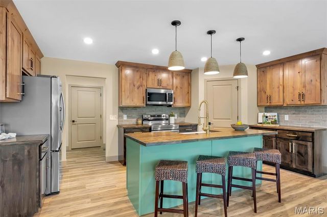 1141 Bell Mountain Drive, Farmington, MO 63640