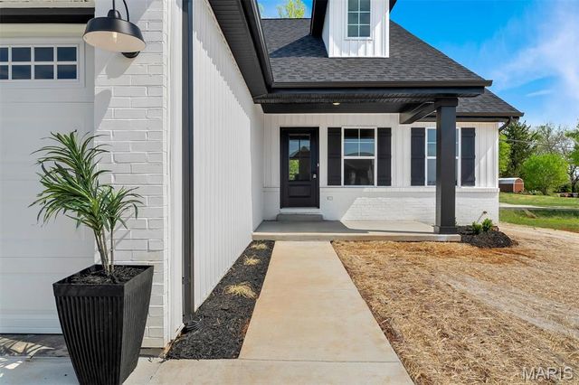 1141 Bell Mountain Drive, Farmington, MO 63640