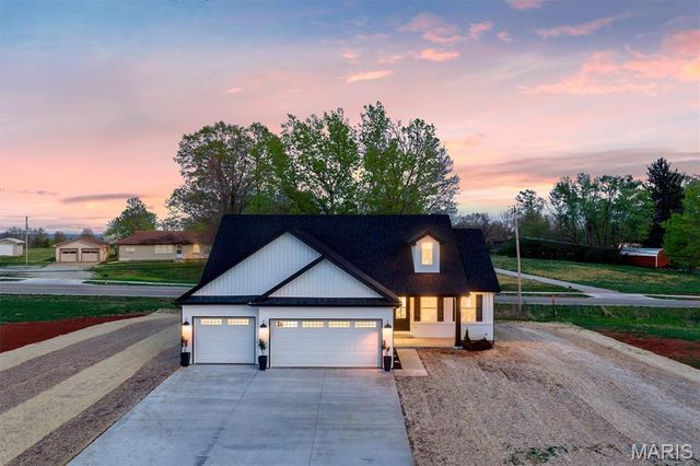1141 Bell Mountain Drive, Farmington, MO 63640