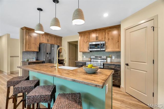 1141 Bell Mountain Drive, Farmington, MO 63640