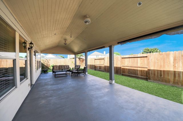 2038 Eddlewood Court, Houston, TX 77049