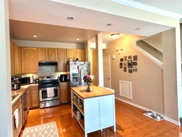 2058 LIMESTONE Lane, Carpentersville, IL 60110