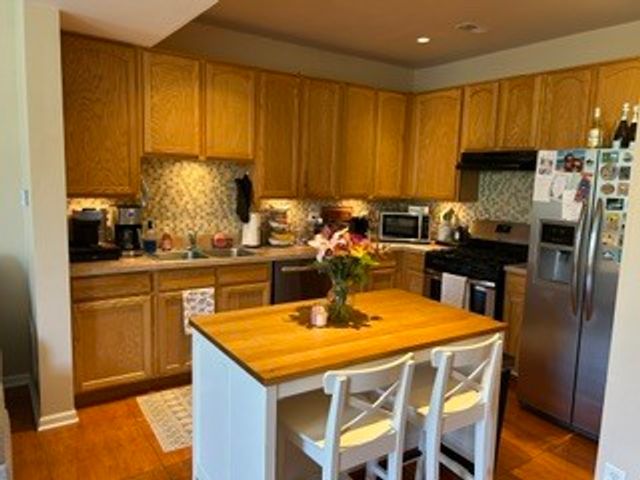 2058 LIMESTONE Lane, Carpentersville, IL 60110