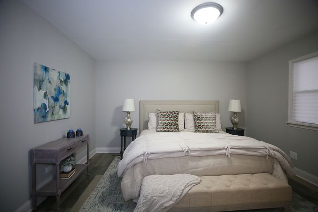 3031 N Marmora Avenue, Chicago, IL 60634