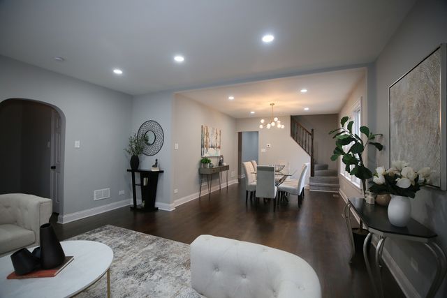 3031 N Marmora Avenue, Chicago, IL 60634